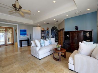 Lahaina Vacation Home Sleeps Ten Guests. Out Door Bar/Oasis