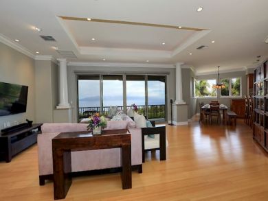 Lahaina Vacation Home Sleeps Ten Guests. Out Door Bar/Oasis