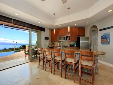 Lahaina Vacation Home Sleeps Ten Guests. Out Door Bar/Oasis
