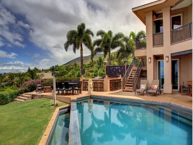 Lahaina Vacation Home Sleeps Ten Guests. Out Door Bar/Oasis