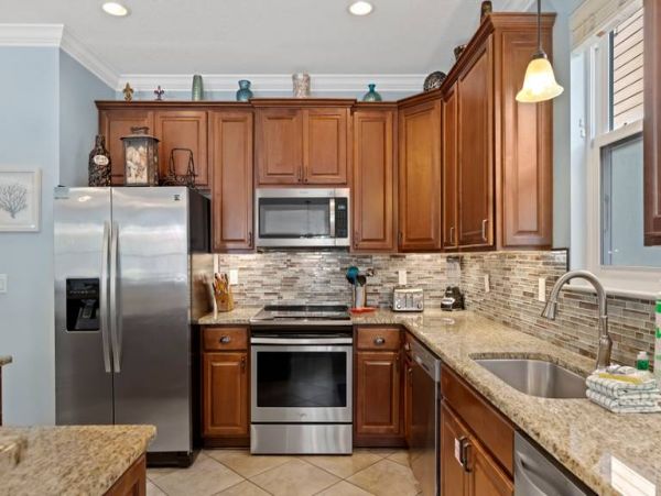 Crystal Beach Vacation Home Sleeps Twelve Guests.