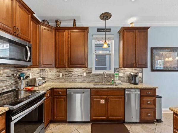 Crystal Beach Vacation Home Sleeps Twelve Guests.