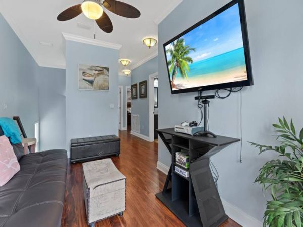 Crystal Beach Vacation Home Sleeps Twelve Guests.