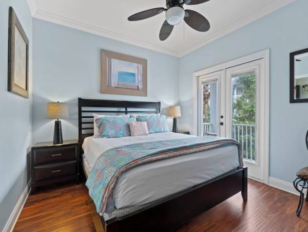 Crystal Beach Vacation Home Sleeps Twelve Guests.