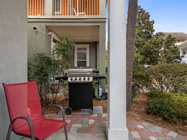 Crystal Beach Vacation Home Sleeps Twelve Guests.