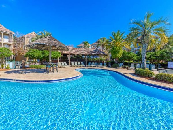 Crystal Beach Vacation Home Sleeps Twelve Guests.