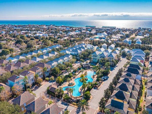 Crystal Beach Vacation Home Sleeps Twelve Guests.