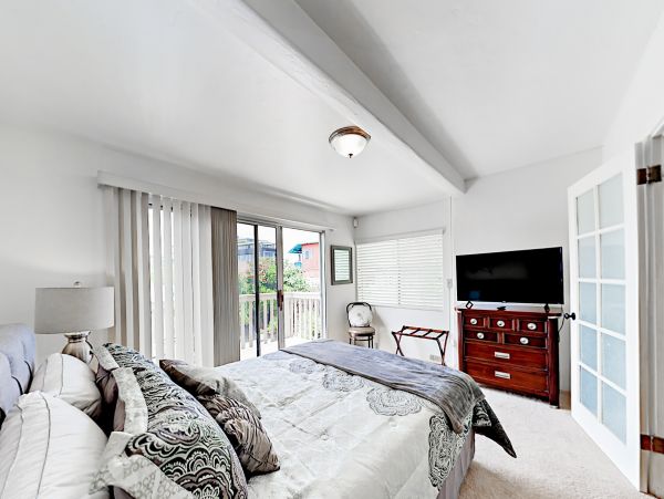 San Diego Spanish Style Home Walk To The Beach Sleeps 6