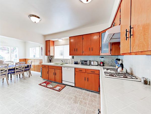 San Diego Spanish Style Home Walk To The Beach Sleeps 6