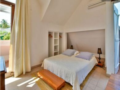 Le Gosier Vacation Home Sleeps Eleven Guests.