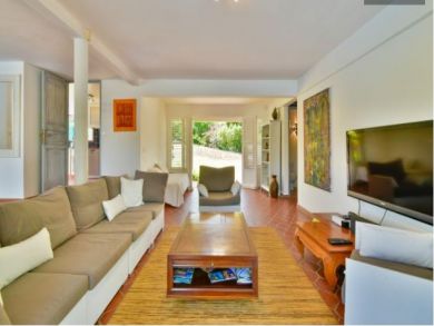 Le Gosier Vacation Home Sleeps Eleven Guests.