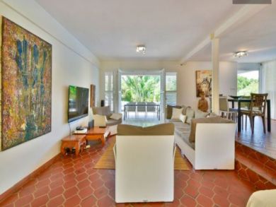 Le Gosier Vacation Home Sleeps Eleven Guests.