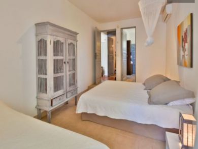 Le Gosier Vacation Home Sleeps Eleven Guests.