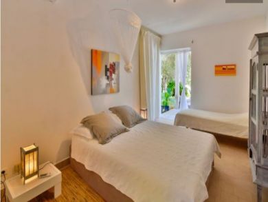 Le Gosier Vacation Home Sleeps Eleven Guests.
