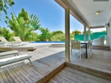 Le Gosier Vacation Home Sleeps Eleven Guests.