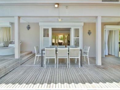 Le Gosier Vacation Home Sleeps Eleven Guests.