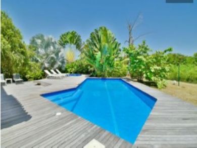 Le Gosier Vacation Home Sleeps Eleven Guests.