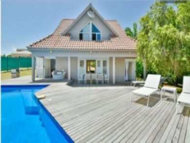Le Gosier Vacation Home Sleeps Eleven Guests.