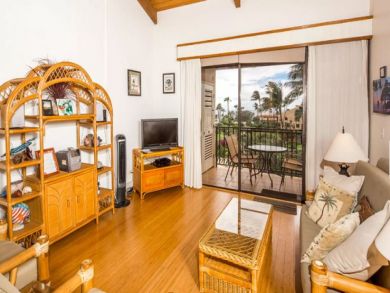 Kihei Two Bedroom Rental Condo, Walk to Beach