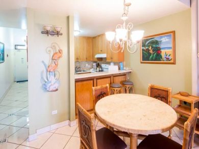 Kihei Two Bedroom Rental Condo, Walk to Beach