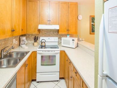 Kihei Two Bedroom Rental Condo, Walk to Beach