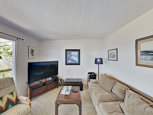 2 Bedroom Vacation Home in Summerland Sleeps 4 Guests