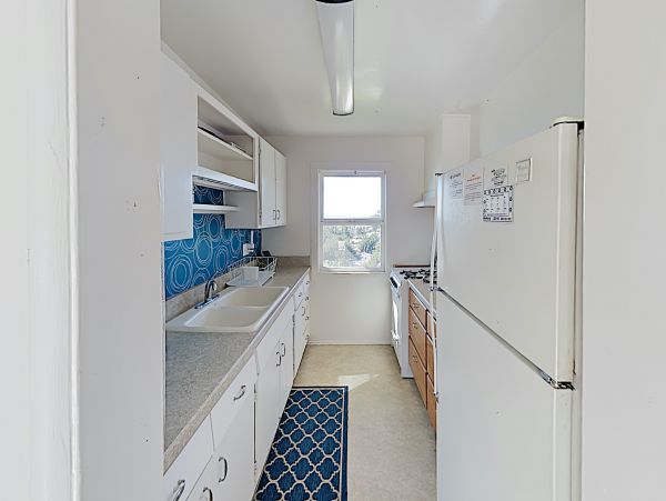 2 Bedroom Vacation Home in Summerland Sleeps 4 Guests