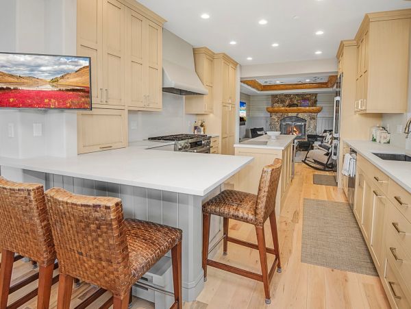 Bachelor Gulch Luxury True Ski in/Ski Out Mountain Home Sleeps 20 Guests