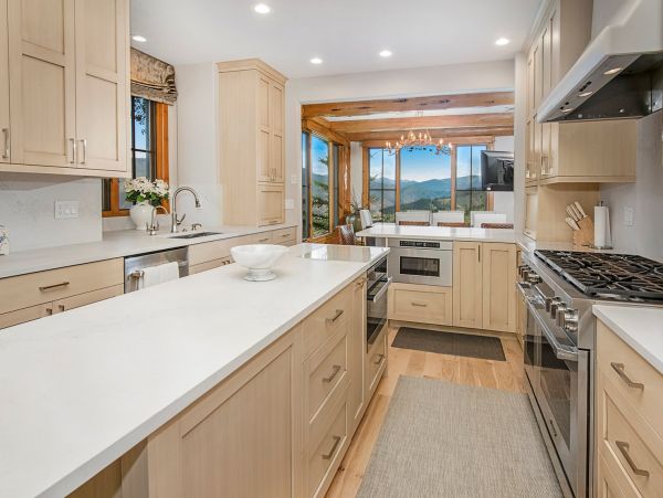 Bachelor Gulch Luxury True Ski in/Ski Out Mountain Home Sleeps 20 Guests