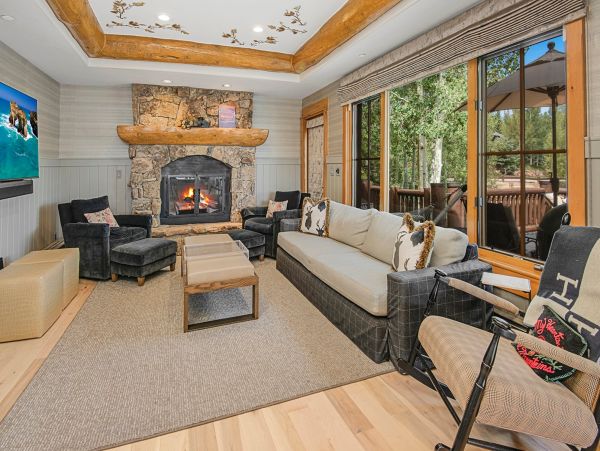 Bachelor Gulch Luxury True Ski in/Ski Out Mountain Home Sleeps 20 Guests