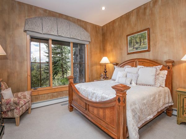 Bachelor Gulch Luxury True Ski in/Ski Out Mountain Home Sleeps 20 Guests
