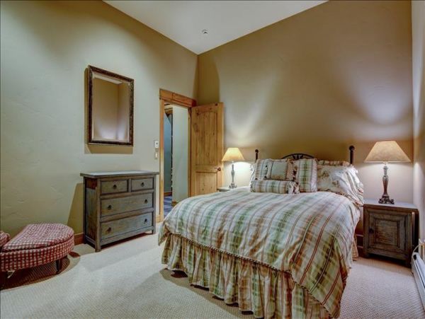 Bachelor Gulch Luxury True Ski in/Ski Out Mountain Home Sleeps 20 Guests