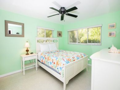 Sanibel Vacation Home Sleeps Four Guests.
