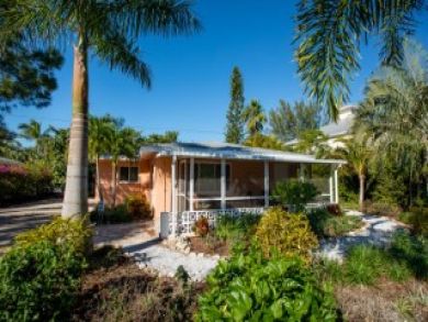Sanibel Vacation Home Sleeps Four Guests.
