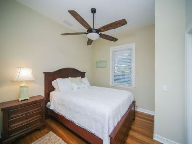 Bradenton Beach 3 Bedroom Home, Walk to Beach
