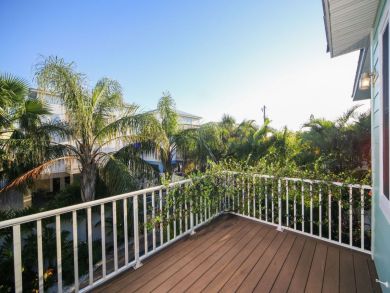 Bradenton Beach 3 Bedroom Home, Walk to Beach