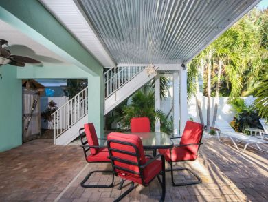 Bradenton Beach 3 Bedroom Home, Walk to Beach