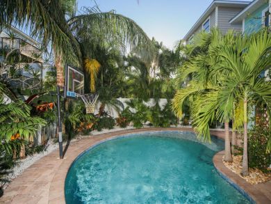 Bradenton Beach 3 Bedroom Home, Walk to Beach