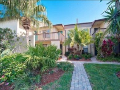 Brandenton Vacation Condo Sleeps Four Guests.