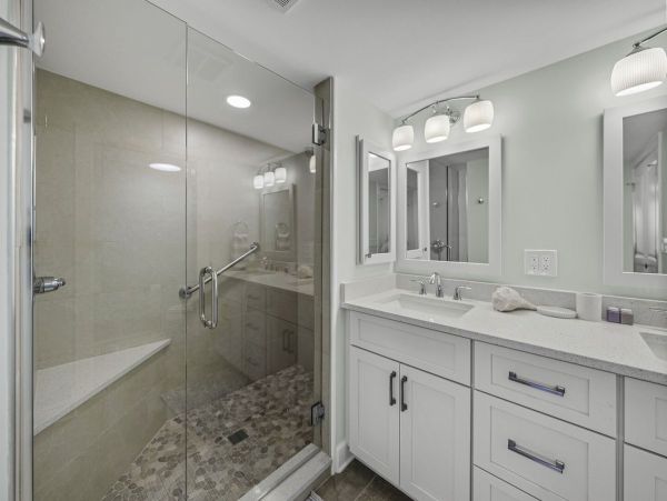 Coastal Elegance: Renovated 2-Bedroom Condo Right On the Beach
