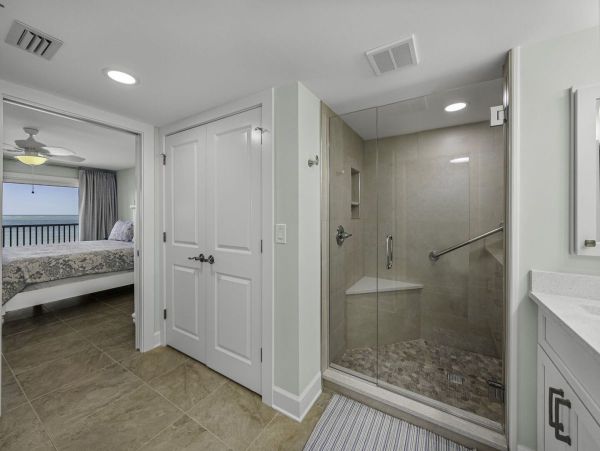 Coastal Elegance: Renovated 2-Bedroom Condo Right On the Beach