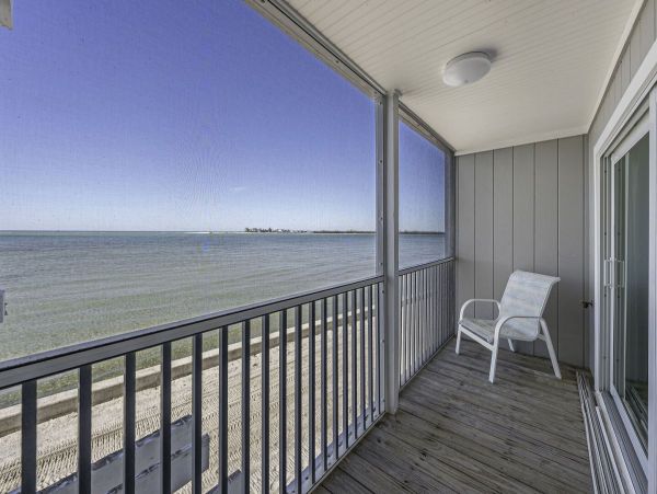 Coastal Elegance: Renovated 2-Bedroom Condo Right On the Beach