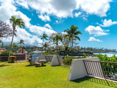 Two Bedroom Lahaina Vacation Condo On Beach Sleeps Six