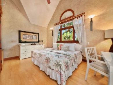 Lahaina Luxury Vacation Home Sleeps Eight Guests.