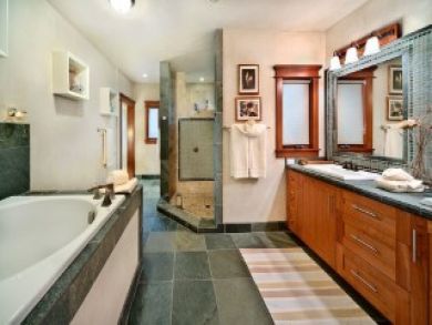 Lahaina Luxury Vacation Home Sleeps Eight Guests.