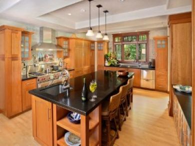 Lahaina Luxury Vacation Home Sleeps Eight Guests.