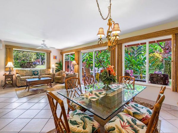 Lahaina Vacation Condo Sleeps Eight Guests.