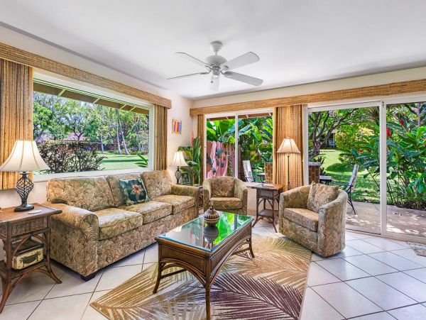 Lahaina Vacation Condo Sleeps Eight Guests.