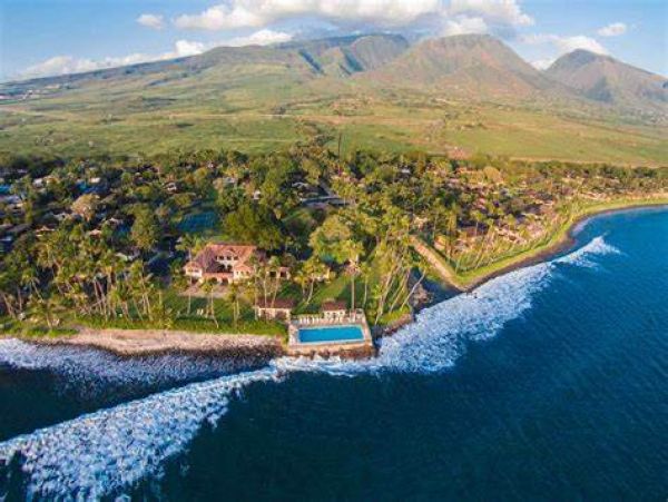 Lahaina Vacation Condo Sleeps Eight Guests.