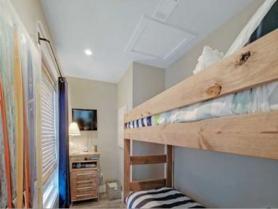 Santa Rosa Beach vacation Home Sleeps Eight Guests.